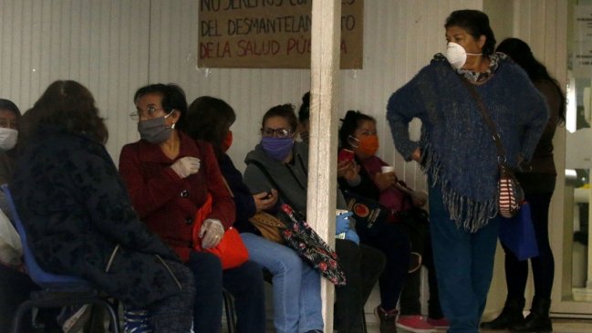 Gobierno se disculpa por aglomeraciones en Hospital Félix Bulnes