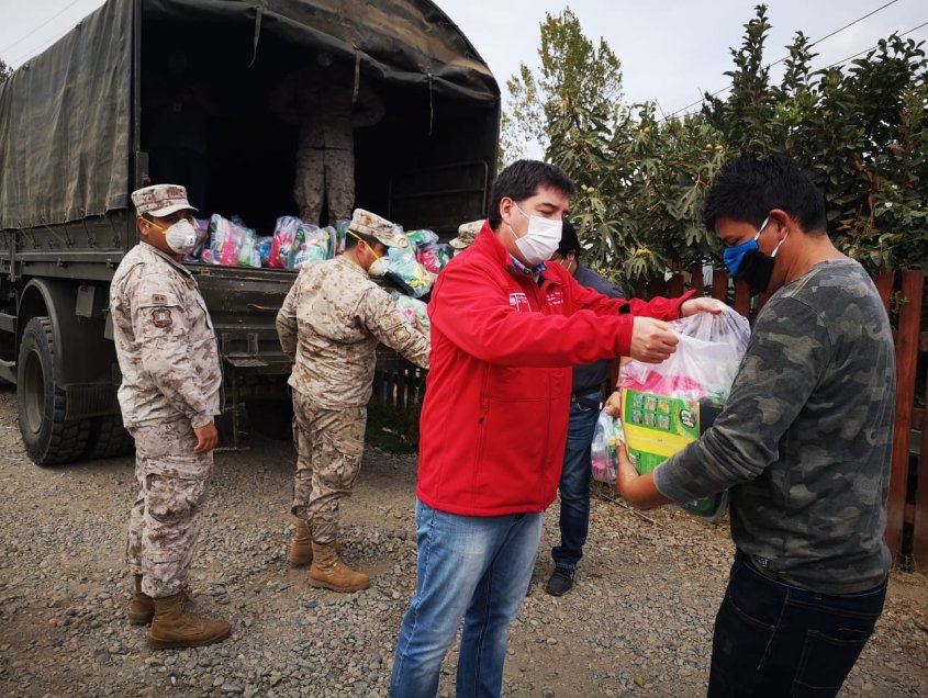 Familias de campamentos de Ñuble reciben 740 kits de limpieza por el coronavirus