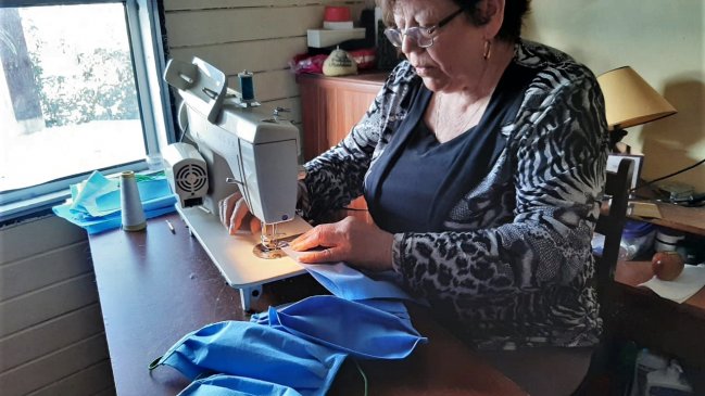 Abuelitas de Chile Chico confeccionaron mascarillas para sus pares de localidades rurales de la comuna