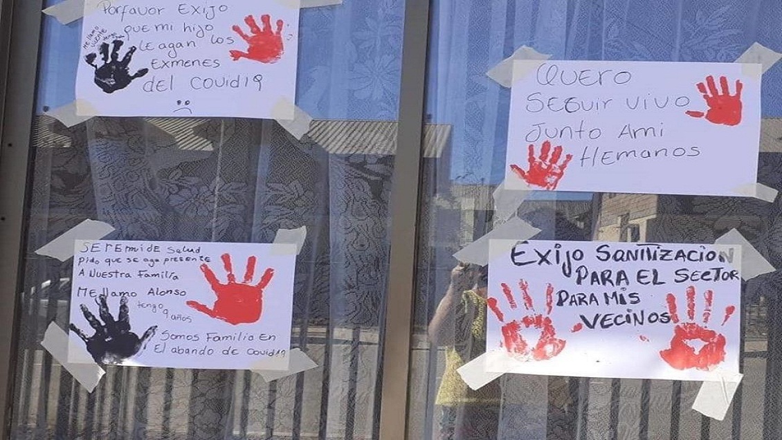 Talca: Mujer pegó mensajes en su ventana pidiendo ayuda luego que su esposo contrajera Covid-19