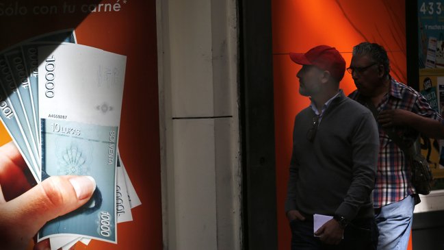 Endeudamiento de familias chilenas alcanzó un 74,9 por ciento de los ingresos