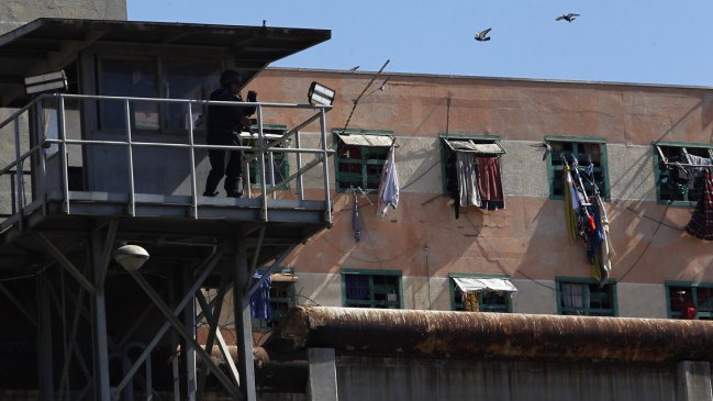 Colegio Médico advirtió una falta de elementos de protección sanitaria en Cárcel de Valparaíso