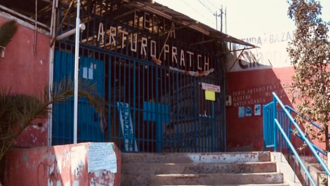 Por foco de Covid-19, cierran sector de alimentos de la Feria Prat de Antofagasta