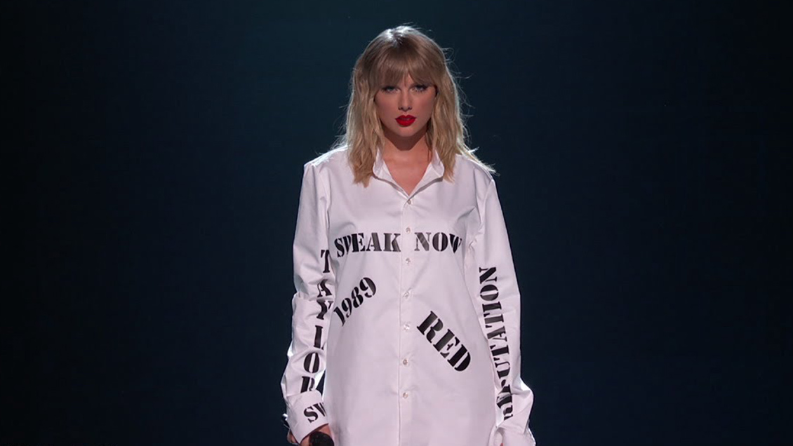 Taylor Swift en guerra con ex sello por álbum en vivo