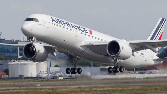 Gobierno francés anunció inyección estatal de 7.000 millones de euros a Air France