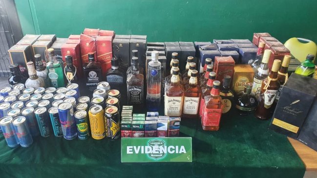 Sujeto intentó escapar por entretecho con dos bolsas de licores tras robo a botillería en Calama