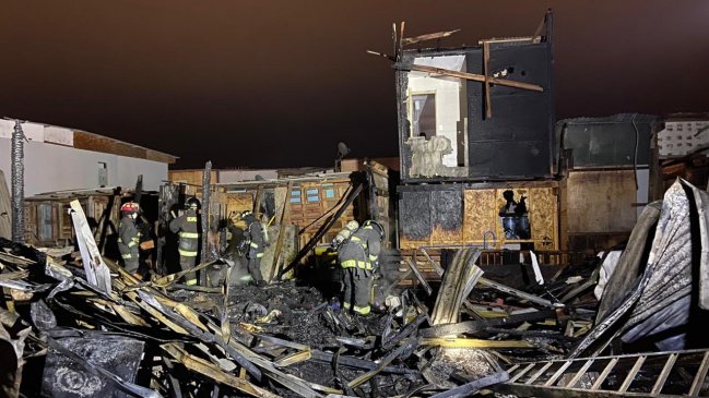 Incendio dejó a 50 personas damnificadas en Antofagasta