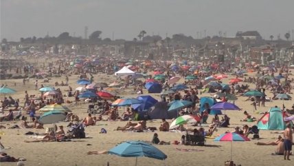 EE.UU. se acerca al millón de contagio y sus playas se repletan