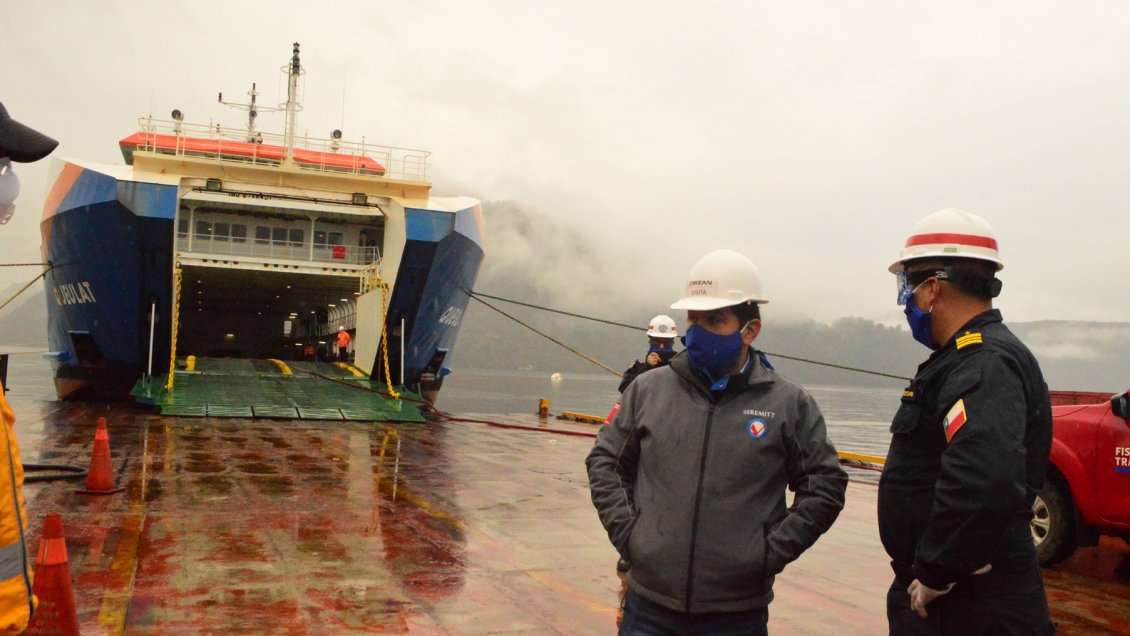 Barcaza que conecta Aysén y Los Lagos pasó 