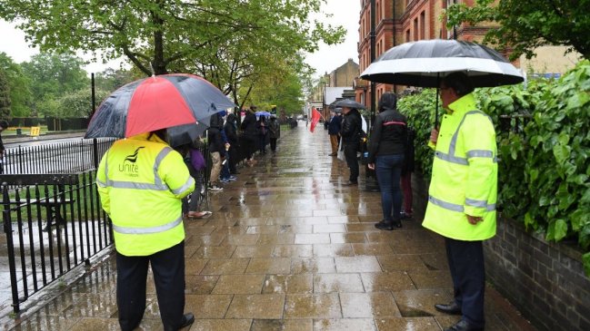 Covid-19: Reino Unido suma 21.678 muertes en hospitales y otras 4.343 en residencias de ancianos