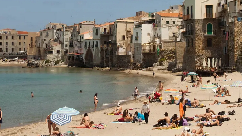 Isla italiana ofrecerá noches gratis a turistas tras la pandemia