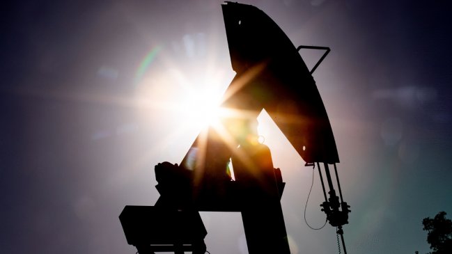 Petróleo de Texas subió 22 % ante expectación de que las economías reabran antes de lo esperado