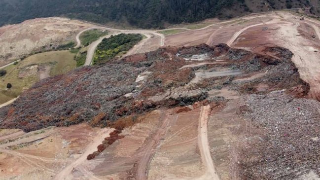 Deslizamiento de 60 mil toneladas de basura provoca emergencia en Bogotá