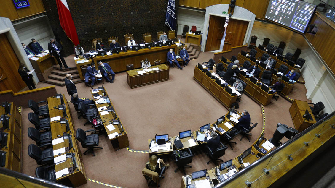 Dieta parlamentaria: Senado despachó fórmula que desecha rebaja transitoria de 50%