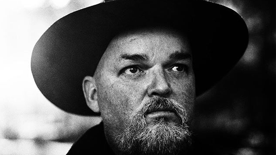 Chileno Alain Johannes estrena canción y anuncia nuevo álbum