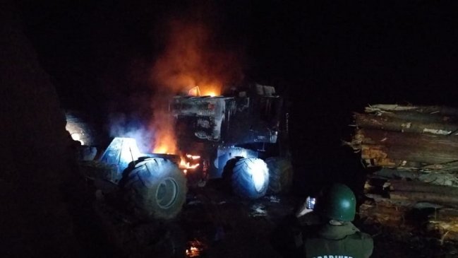 Ataque incendiario dejó un millón de dólares en máquinas quemadas en Contulmo
