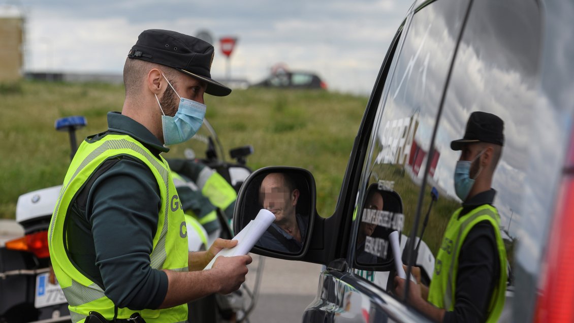España obligará a usar mascarillas en el transporte público desde el lunes