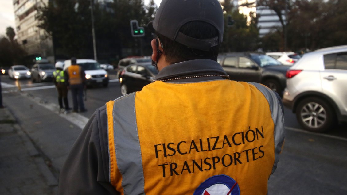 Municipios piden suspender restricción vehicular, para evitar uso del transporte público