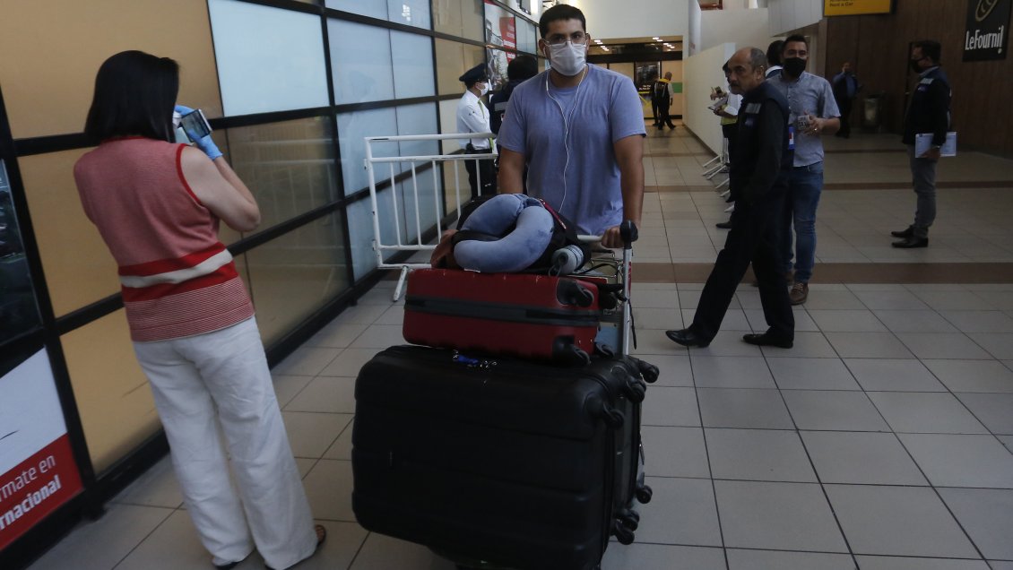 Este martes regresan chilenos varados en Colombia