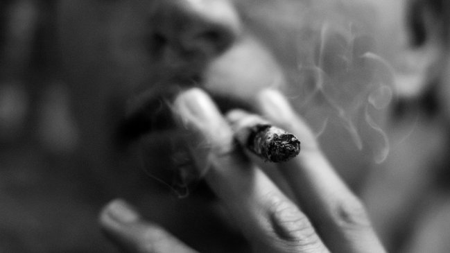 Lo mandaron a comprar marihuana, le vendieron pasto seco y lo secuestraron en Argentina