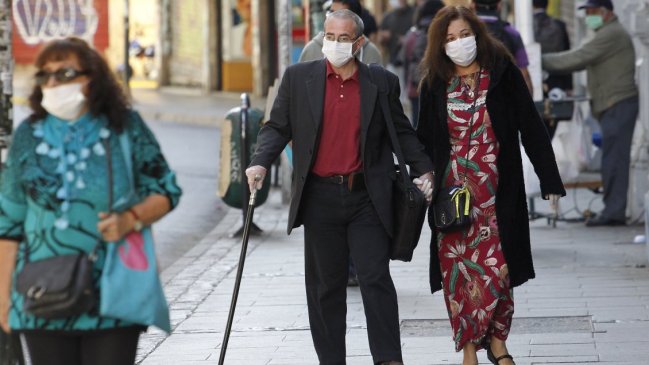 Encuesta: 76 por ciento de los chilenos siente que aumentó su estrés por crisis del Covid-19