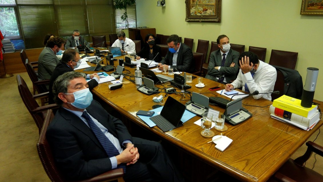 Comisión de Hacienda despachó Ingreso Familiar de Emergencia sin acuerdo por monto