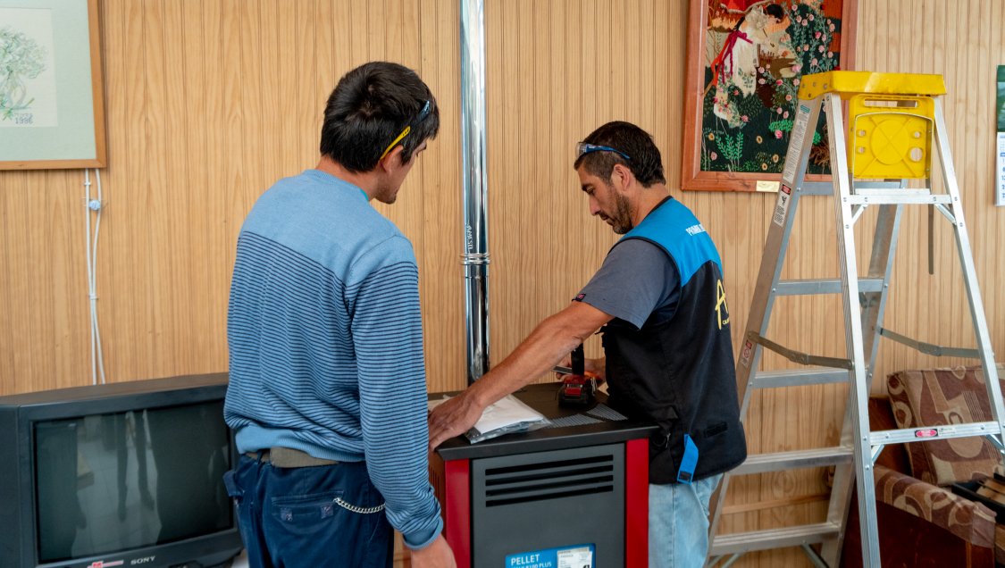 Autoridades buscan continuidad del plan de recambio de calefactores en Chillán y Chillán Viejo