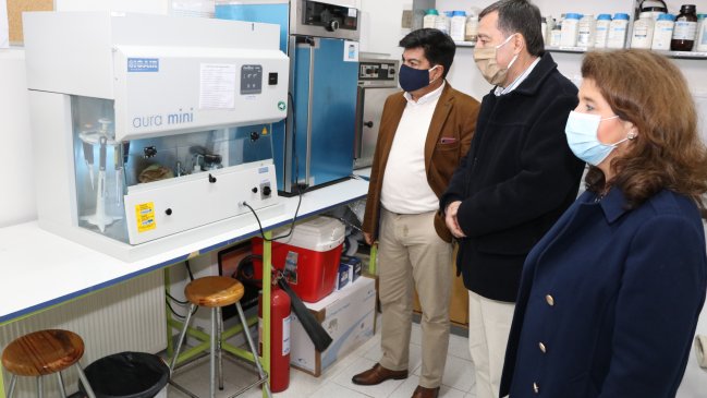 Covid-19: Hospital de Osorno recibe importante equipo para procesar muestras