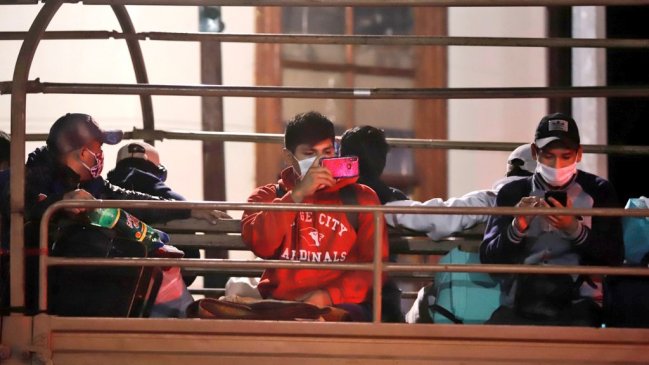 Iquique: Confirman 90 casos de Covid-19 en albergue de bolivianos que llegaron desde Providencia