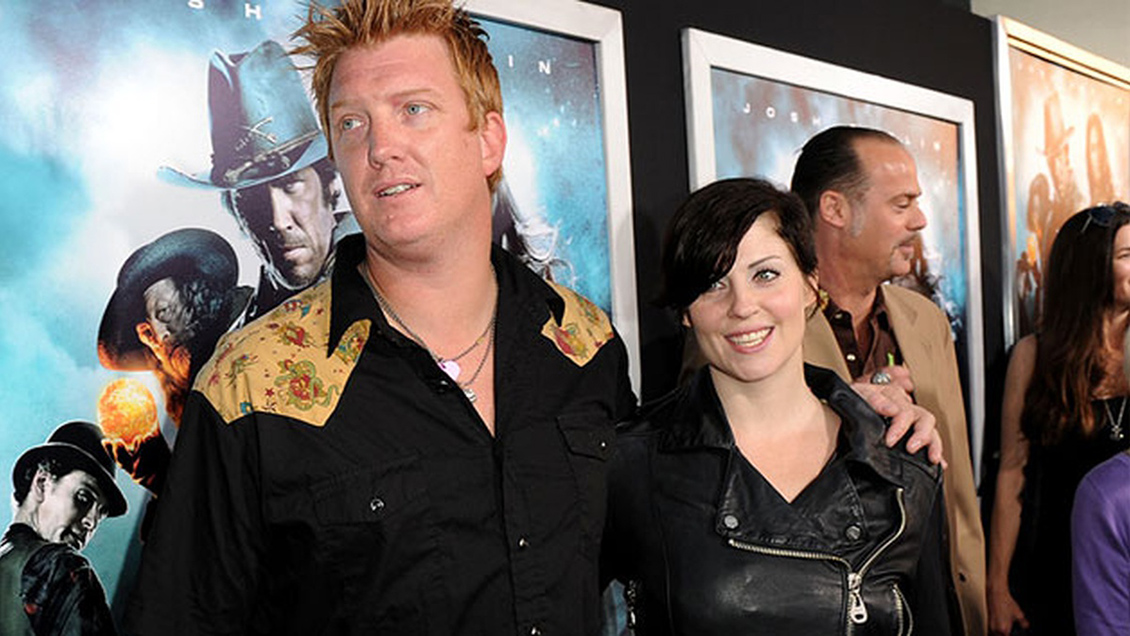 Líder de Queens of the Stone Age consigue orden de ...