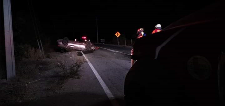 Dos fallecidos dejó volcamiento de camioneta en Monte Patria