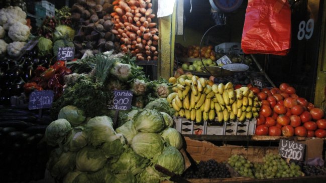 Autoridades monitorean brote de Covid-19 en Vega Techada de Los Ángeles