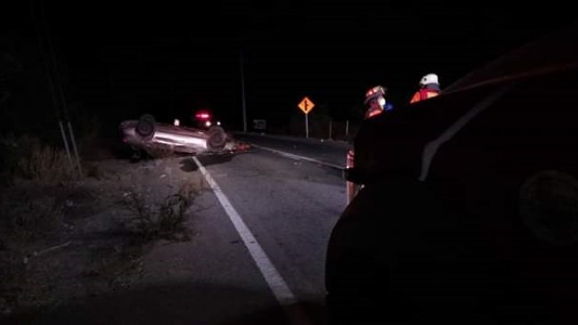 Dos fallecidos dejó volcamiento de camioneta en Monte Patria