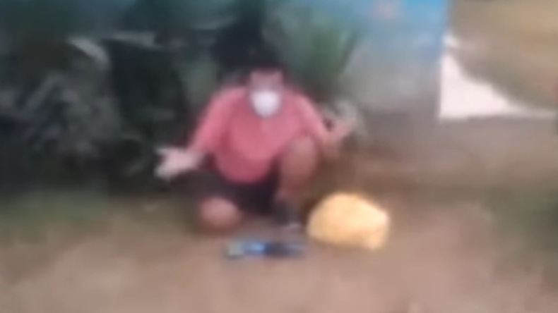 Sujeto fue sorprendido jugando Pokémon Go en un parque y fue increpado en Perú