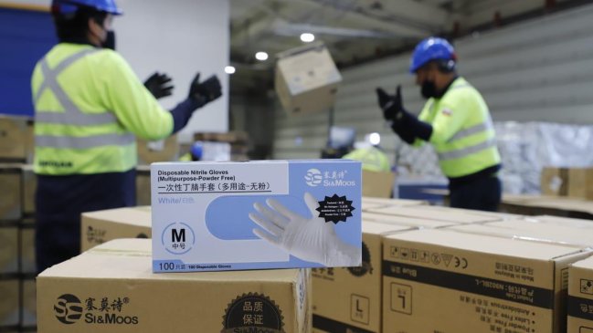 Fundación Luksic entrega 17 mil guantes para personal de salud de Magallanes