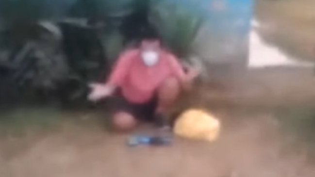 Sujeto fue sorprendido jugando Pokémon Go en un parque y fue increpado en Perú