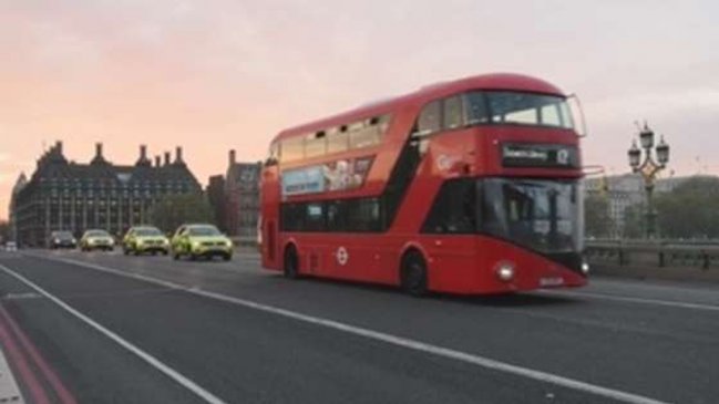 Inglaterra empezó a levantar algunas restricciones impuestas por la pandemia