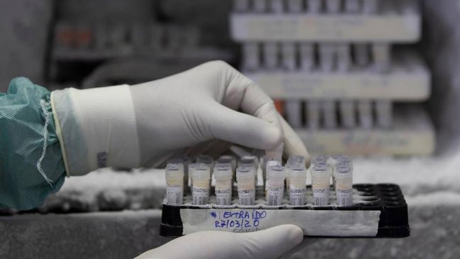 Infectólogos piden priorizar los exámenes PCR tras problemas de stock en recintos privados