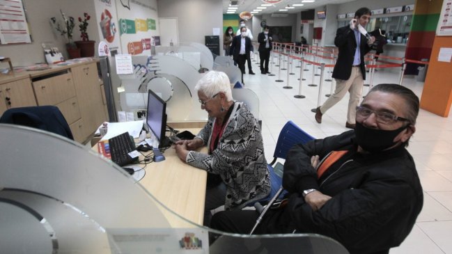 Senadores presentaron reforma constitucional para crear un sistema solidario de pensiones