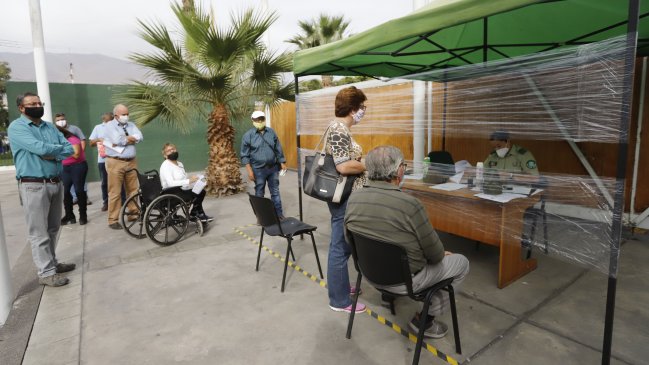 Entre viernes y sábado: Carabineros entregó 1,2 millones de permisos por cuarentenas