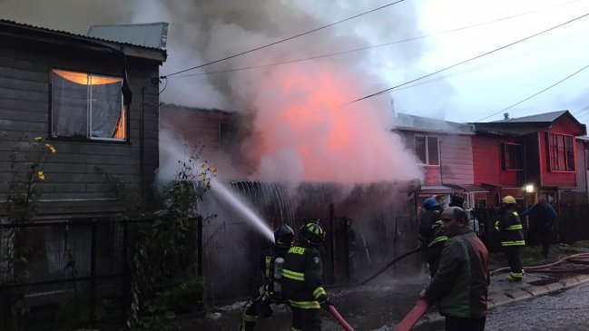 Incendio en vivienda dejó a nueve personas damnificadas en Castro