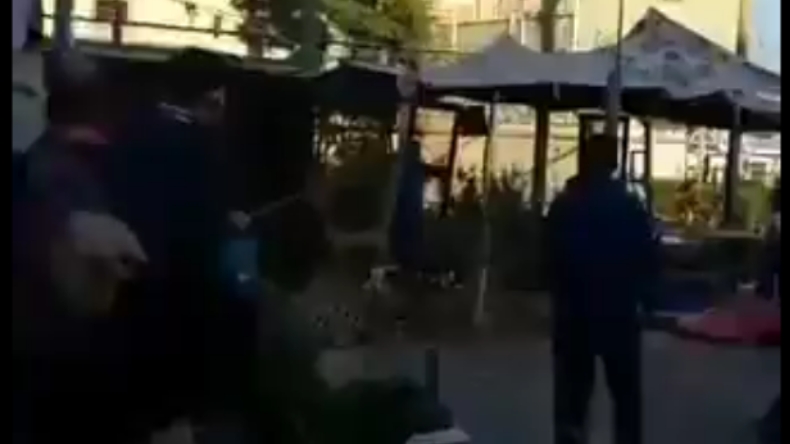 Internos muestran imágenes del motín de la cárcel de Colina