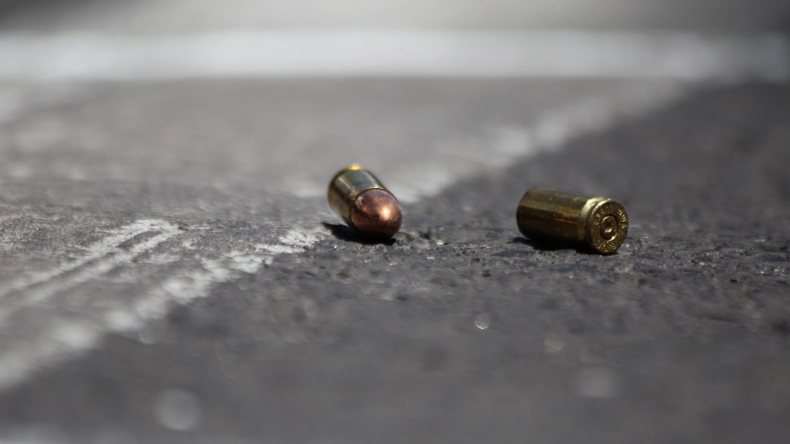 Detective baleó a un delincuente al repeler el robo de su auto en Pudahuel