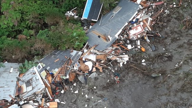 Vecinos acusan demora en búsqueda de persona desaparecida tras aluvión en Chaitén