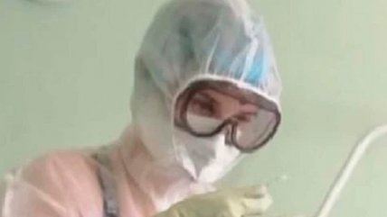  Enfermera se viralizó por traje transparente contra el Covid-19  