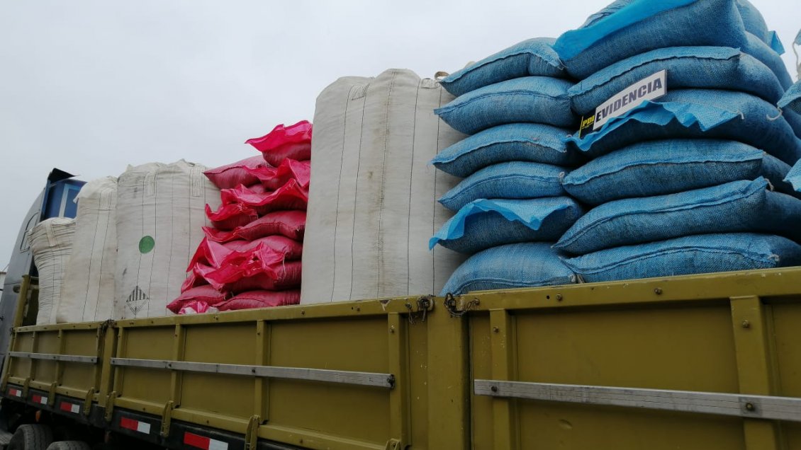 Detienen en Arica a banda criminal que robaba alimento de salmones para comercializarlo en Perú