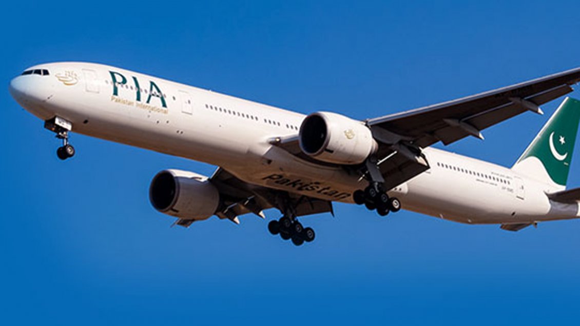 Un avión con 107 personas a bordo se estrelló en Pakistán