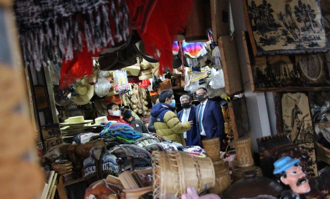 Mercado de Chillán presenta cierre perimetral para asegurar la distancia social por el coronavirus