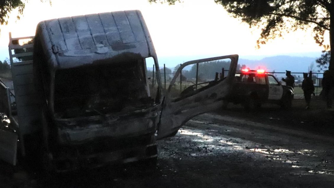 Tribunal deja en prisión a tres comuneros acusados de quemar un camión en Victoria