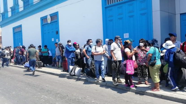 Cientos de peruanos comenzaron regreso a su país tras más de un mes atrapados en Arica